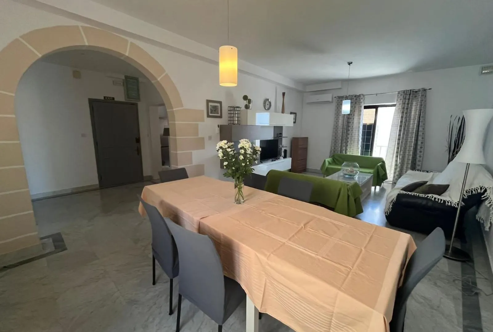 Apartment Xl Spacious Apartment, 4-Br Home In Central Area, Walk To Sliema - St Julian'S Gzira