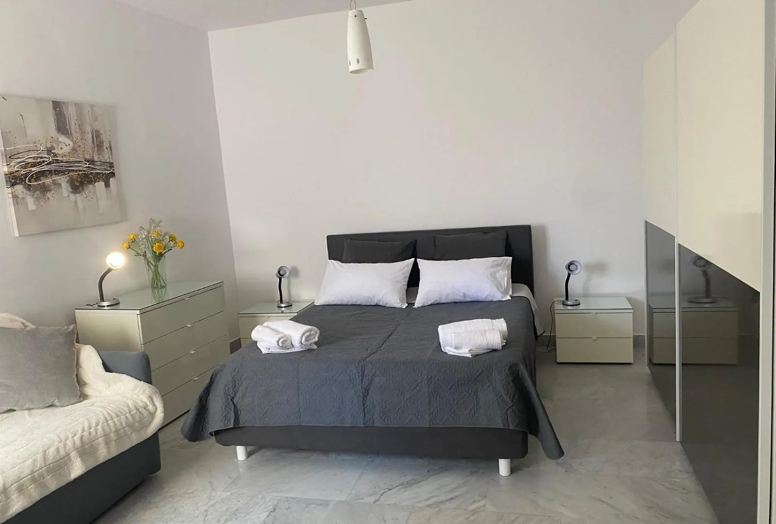 Apartment Xl Spacious Apartment, 4-Br Home In Central Area, Walk To Sliema - St Julian'S Gzira