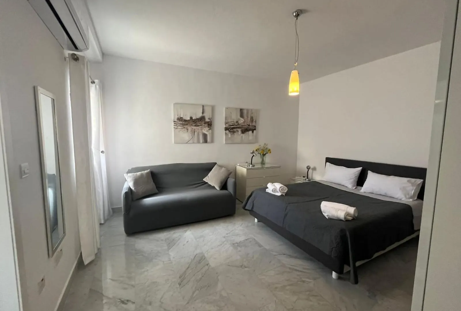 Xl Spacious Apartment, 4-Br Home In Central Area, Walk To Sliema - St Julian'S Gzira 0*,  Malta