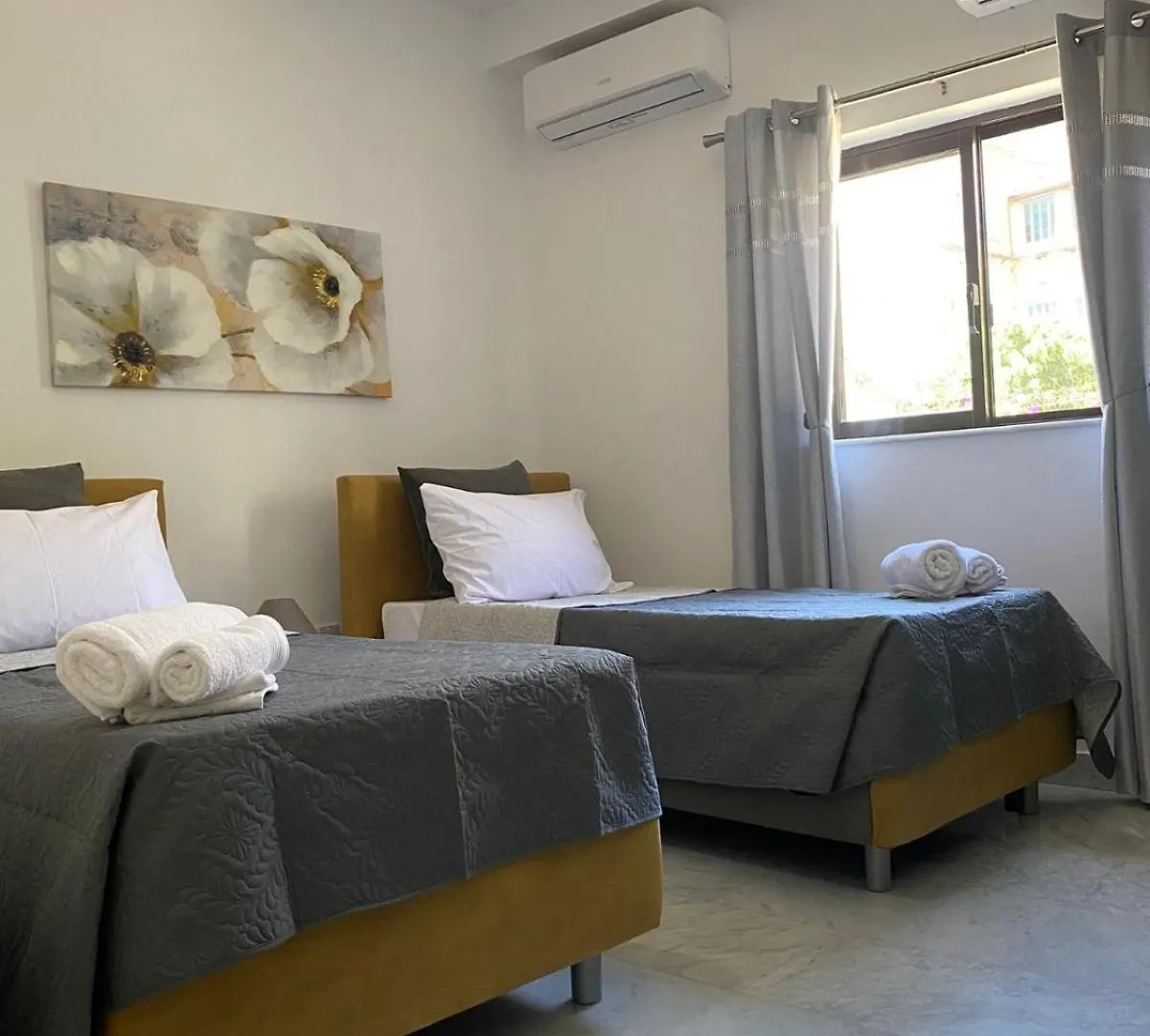 Apartment Xl Spacious Apartment, 4-Br Home In Central Area, Walk To Sliema - St Julian'S Gzira